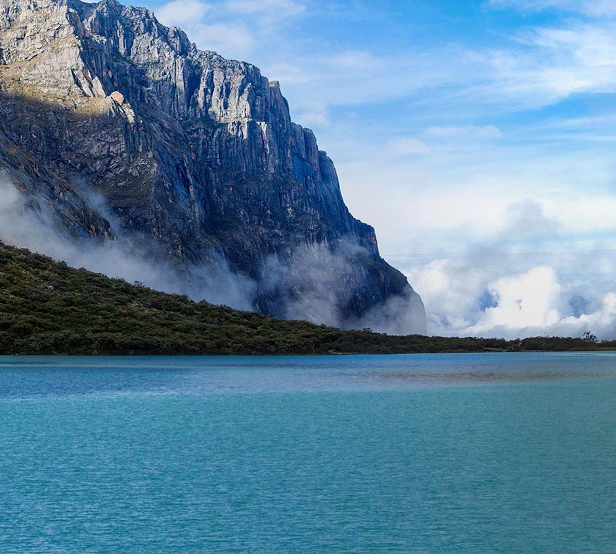 Laguna de Llanganuco